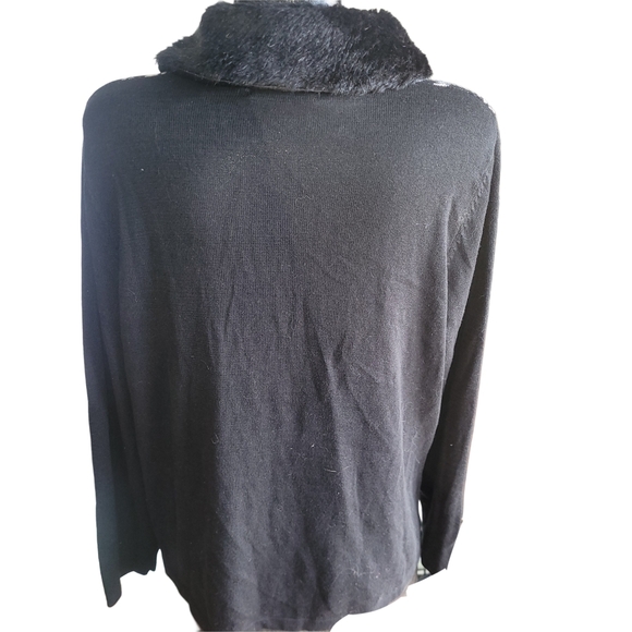 Claire France Black and White Sweater with Removable Faux Fur Collar 1X - Picture 5 of 6